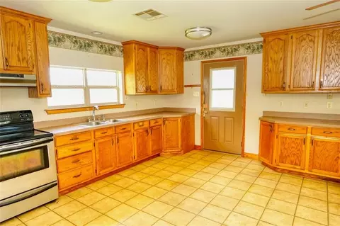Kitchen - 610 Gassen St, Luling, LA 70070 photo 1 of 2