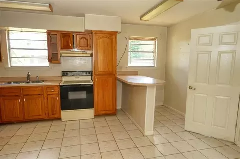 Kitchen - 336 Courville Dr, Luling, LA 70070 photo 2 of 2