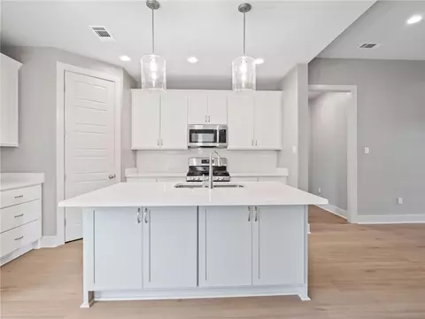 Kitchen - 72694 Robindale Dr, Covington, LA 70435 photo 2 of 3
