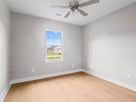 Bedroom - 72694 Robindale Dr, Covington, LA 70435 photo 2 of 4