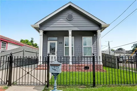 936 6th St, Gretna, LA 70053