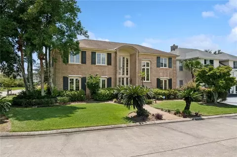 77 Lakewood Estates Dr, New Orleans, LA 70131