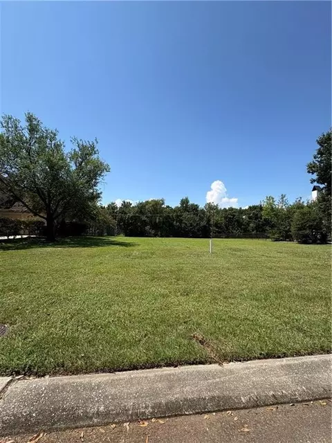 47 Forest Oaks Dr, New Orleans, LA 70131
