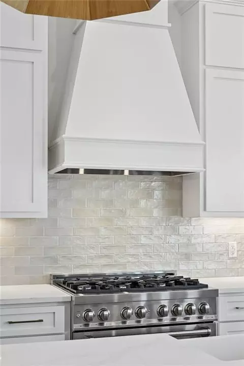 Kitchen - 4412 Templar Loop, Mandeville, LA 70448 photo 5 of 6