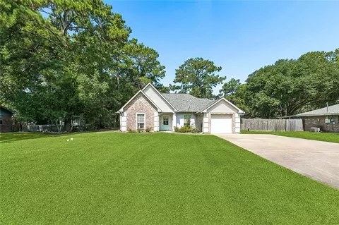 42 Helen Dr, Madisonville, LA 70447