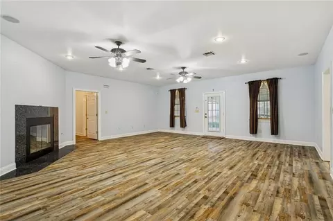 Living - 220 Warrior Trce, Covington, LA 70435 photo 3 of 6