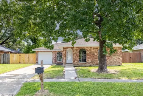2004 Cartier Dr, Laplace, LA 70068