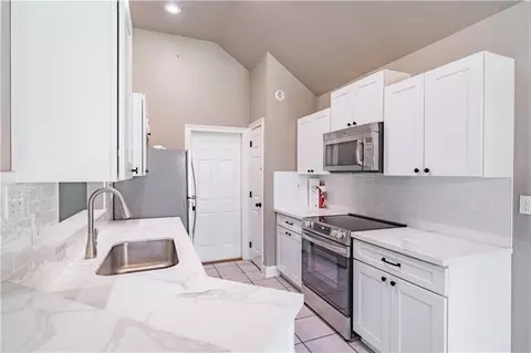 Kitchen - 70200 Tenth St, Covington, LA 70433 photo 1 of 2