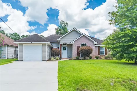 Exterior - 70200 Tenth St, Covington, LA 70433 photo 2 of 3