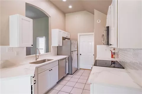 Kitchen - 70200 Tenth St, Covington, LA 70433 photo 2 of 2