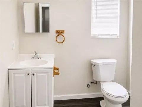Bath - 438-440 Eiseman Ave, Marrero, LA 70072 photo 3 of 4