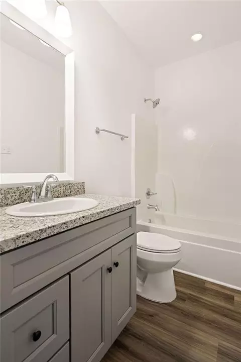 Bath - 1128 W 19th Ave, Covington, LA 70433 photo 1 of 3
