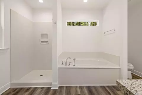 Bath - 1128 W 19th Ave, Covington, LA 70433 photo 3 of 3