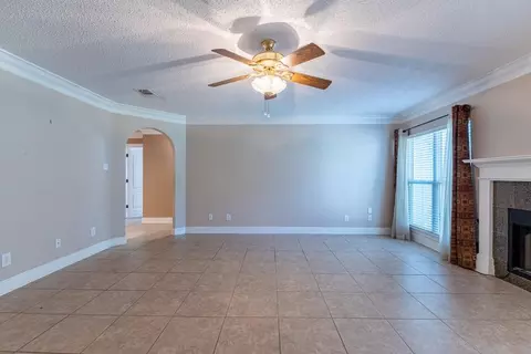 Living - 413 Spartan Loop, Slidell, LA 70458 photo 5 of 8