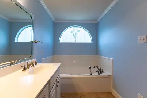 Bath - 413 Spartan Loop, Slidell, LA 70458 photo 3 of 6