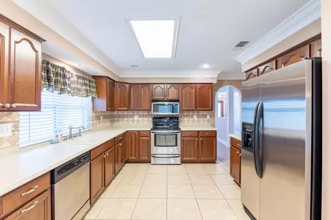 Kitchen - 413 Spartan Loop, Slidell, LA 70458 photo 5 of 5