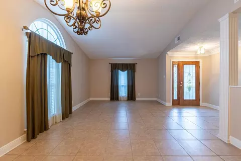 Living - 413 Spartan Loop, Slidell, LA 70458 photo 4 of 8