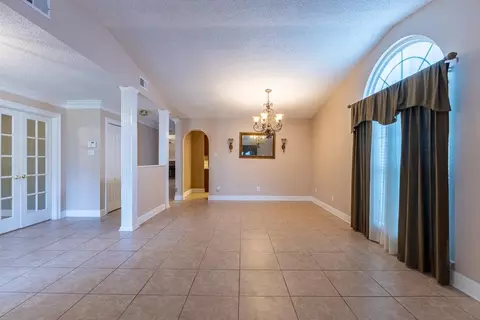 Living - 413 Spartan Loop, Slidell, LA 70458 photo 2 of 8