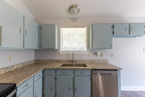 Kitchen - 403 9th St, Slidell, LA 70458 photo 3 of 3