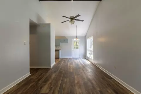 Living - 403 9th St, Slidell, LA 70458 photo 2 of 4