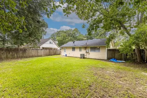 Exterior - 403 9th St, Slidell, LA 70458 photo 4 of 6