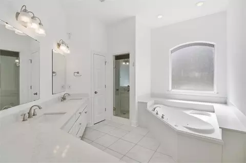 Bath - 108 Red Bud Ct, Covington, LA 70433 photo 2 of 3