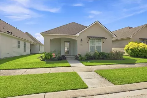 1443 Gardenia Ln, Baton Rouge, LA 70820