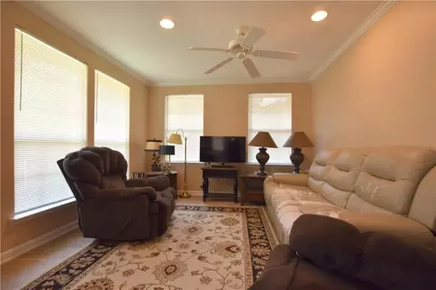 Living - 825 Oak St, Slidell, LA 70458 photo 1 of 1