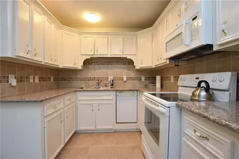 Kitchen - 825 Oak St, Slidell, LA 70458 photo 1 of 2