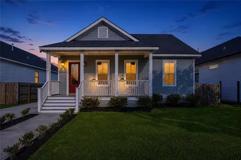 133 Seal Dr, Arabi, LA 70032