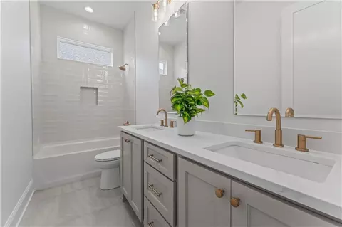 Bath - 1791 Hazel Dr, Mandeville, LA 70448 photo 6 of 7
