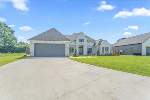 Exterior - 1791 Hazel Dr, Mandeville, LA 70448 photo 2 of 7