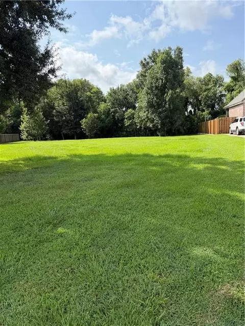 120 Green Trails Dr, Belle Chasse, LA 70037