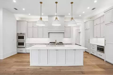 Kitchen - 1609 Ox Bow Ln, Covington, LA 70433 photo 2 of 4