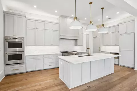 Kitchen - 1609 Ox Bow Ln, Covington, LA 70433 photo 3 of 4