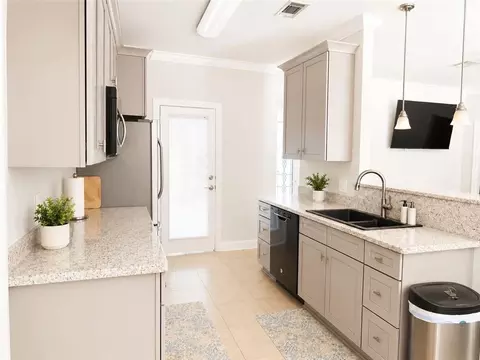 Kitchen - 22485 Gemstone Pl, Robert, LA 70455 photo 2 of 2