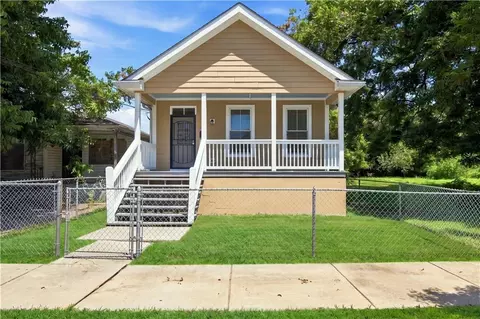 5415 Urquhart St, New Orleans, LA 70117