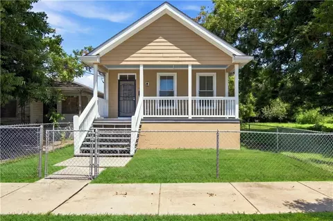 5415 Urquhart St, New Orleans, LA 70117