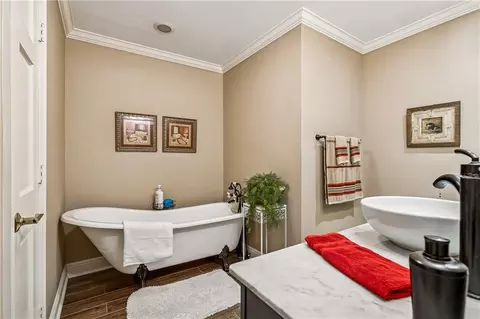 Bath - 20257 Lynda Dr, Springfield, LA 70462 photo 2 of 3