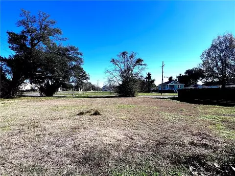 5564 Cameron Blvd, New Orleans, LA 70122