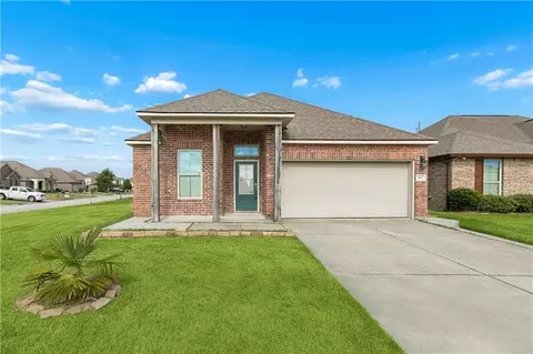 Exterior - 101 E Lake Ct, Slidell, LA 70461 photo 2 of 3