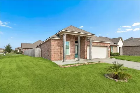 Exterior - 101 E Lake Ct, Slidell, LA 70461 photo 3 of 3