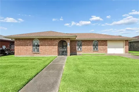 1104 Candelight Dr, Marrero, LA 70072