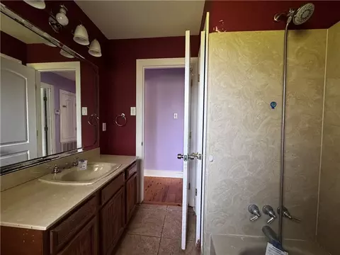 Bath - 1023 Minden St, Kenner, LA 70062 photo 1 of 4