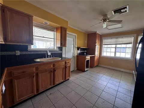 Kitchen - 1023 Minden St, Kenner, LA 70062 photo 3 of 4