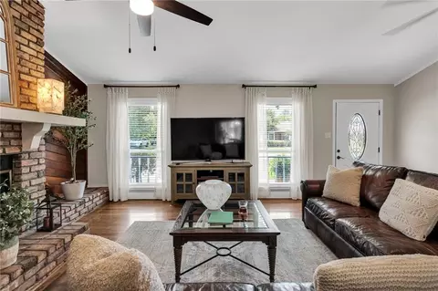 Living - 914 Gassen St, Luling, LA 70070 photo 2 of 2