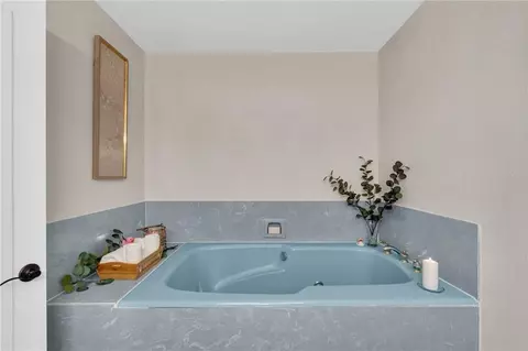 Bath - 914 Gassen St, Luling, LA 70070 photo 3 of 3