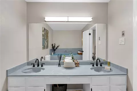Bath - 914 Gassen St, Luling, LA 70070 photo 2 of 3