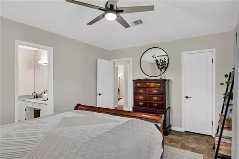Bedroom - 914 Gassen St, Luling, LA 70070 photo 2 of 4