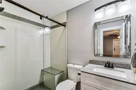 Bath - 315 Davis Dr, Luling, LA 70070 photo 1 of 2